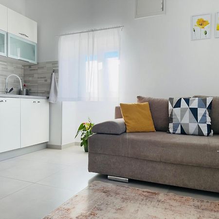 Apartment Erika - For 2 Near The Beach Pula Exteriör bild