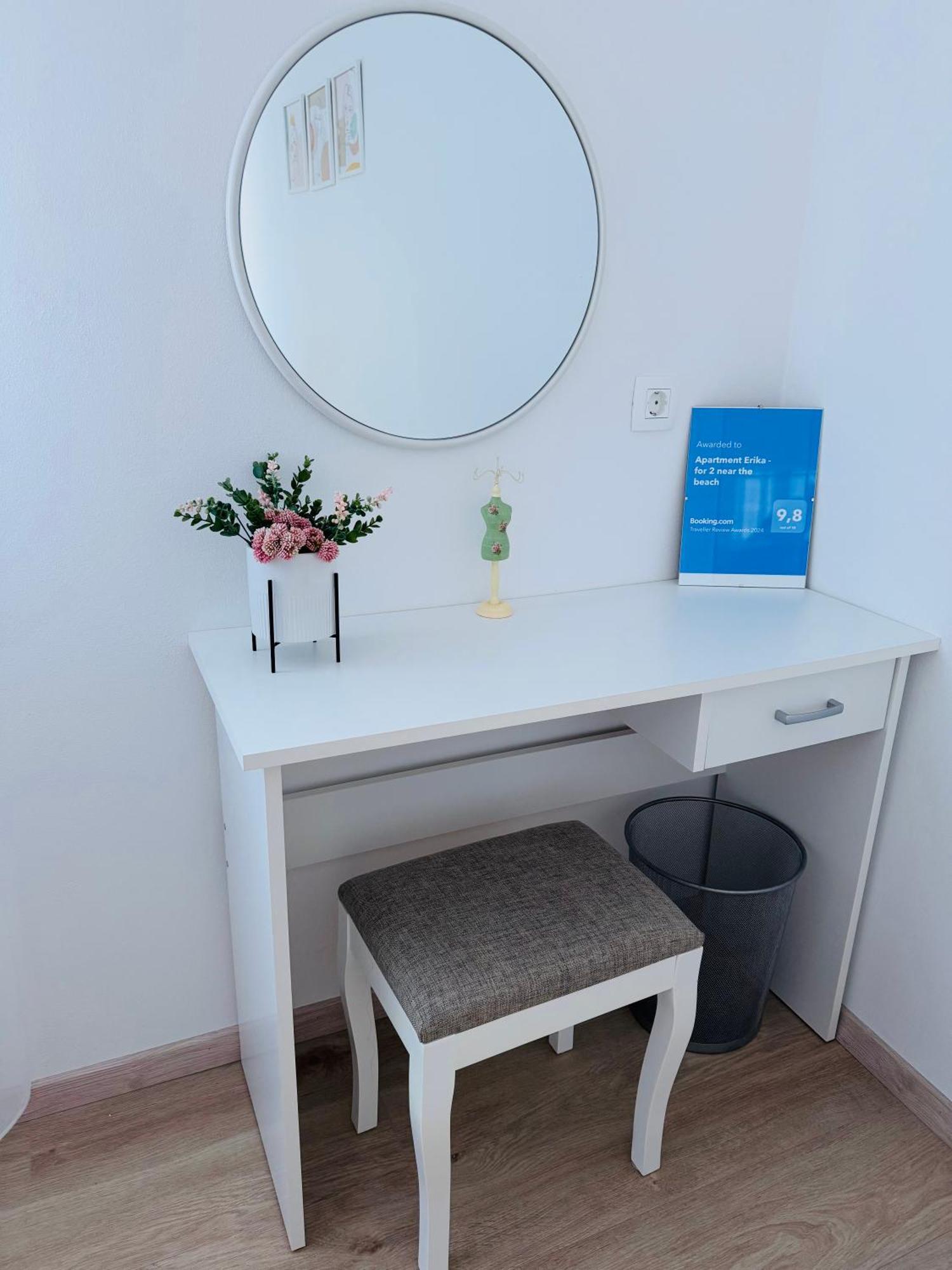 Apartment Erika - For 2 Near The Beach Pula Exteriör bild