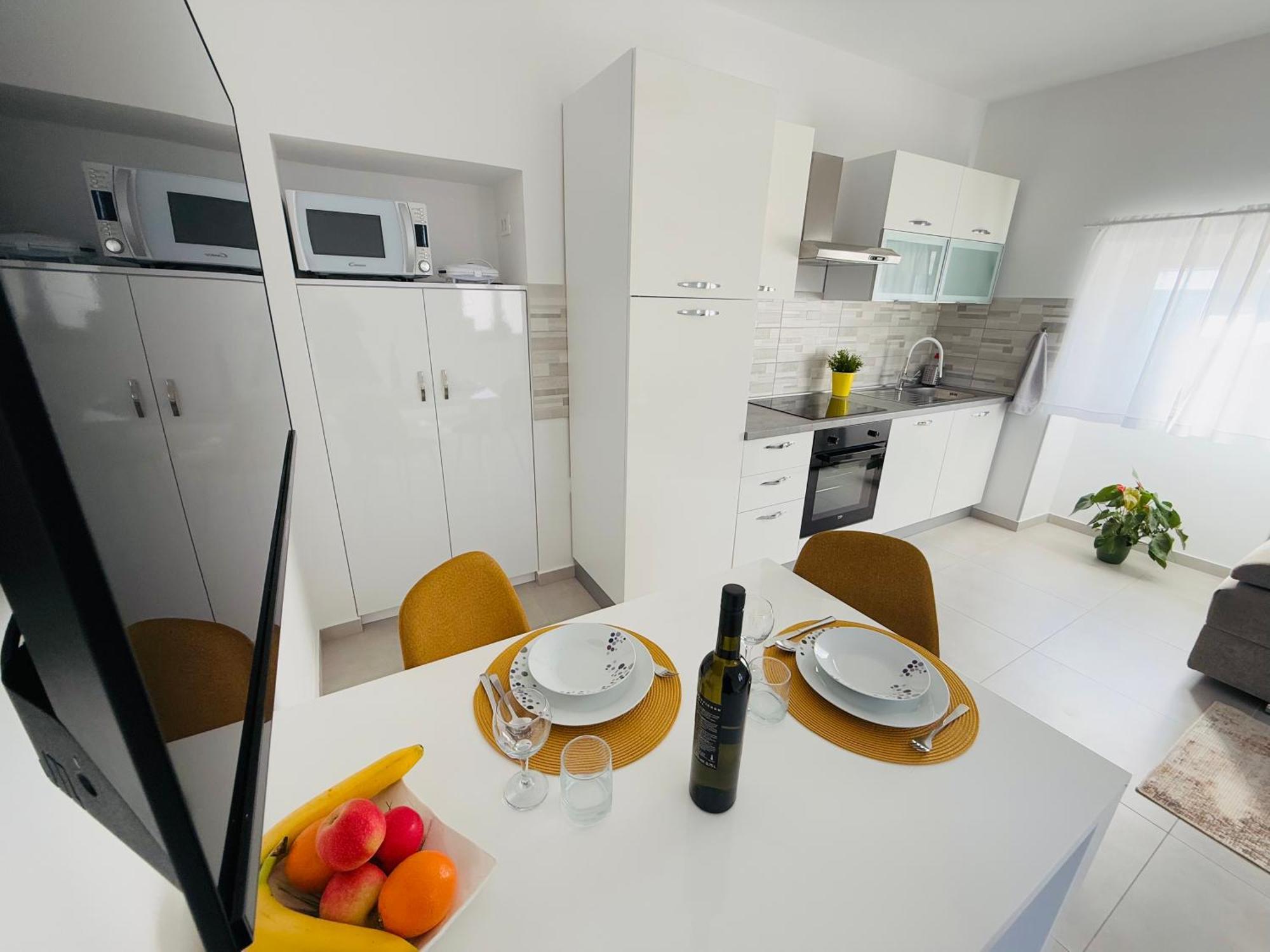 Apartment Erika - For 2 Near The Beach Pula Exteriör bild