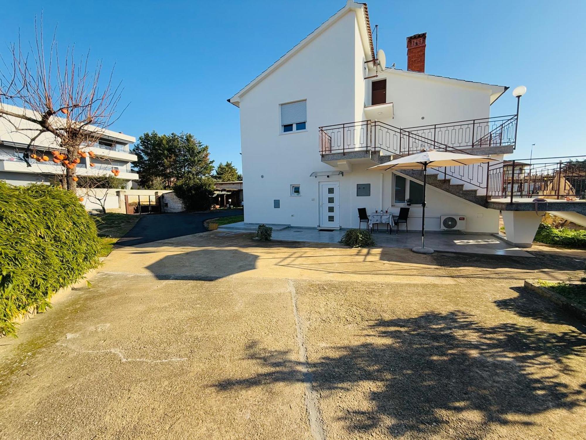 Apartment Erika - For 2 Near The Beach Pula Exteriör bild
