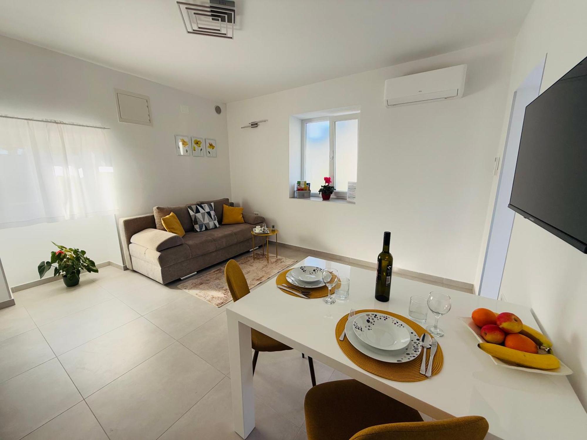Apartment Erika - For 2 Near The Beach Pula Exteriör bild